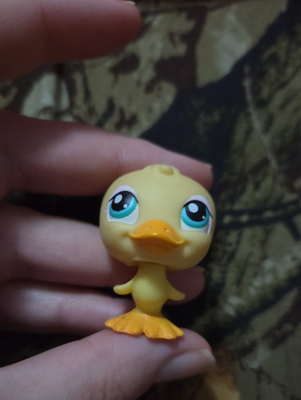 Littlest Pet Shop LPS Yellow Duck #150 Teal Eyes Hasbro